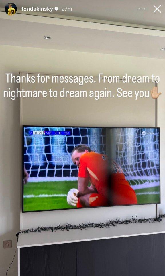 世界杯官方客户端下载-首发17分钟狂送两礼被换下!热刺门将赛后竟发文重温比赛?